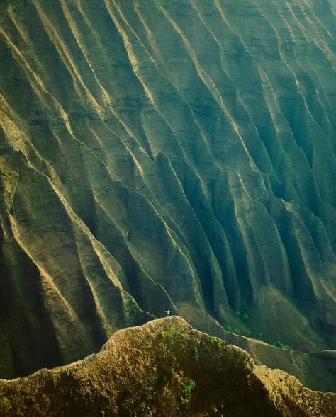 Incredible Mountain Landscapes of Hawaii ⛰️ 📸@tylerwayneglass | Instagram Hawaii Mountains, Hawaii Landscape, Mountain Landscapes, Mountain Landscape, Hawaii, Hiking, The Incredibles, On Instagram, Instagram