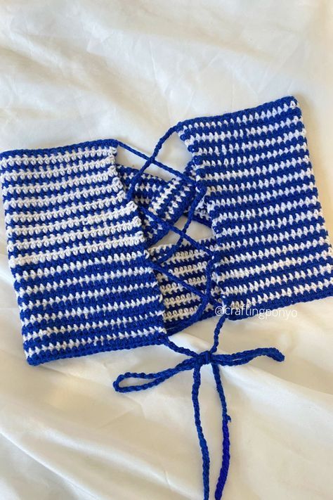 blue and white striped twisted crochet crop top Crochet, multicolor twisted tube top, project ideas, inspo Twisted Tube Top Crochet Pattern, Blue And White Crochet Top, Twist Crochet Top, Crochet Twist Top, Tube Top Crochet, Striped Crochet Top, Haut Crochet, Crochet Tube Top, Crochet Top Outfit