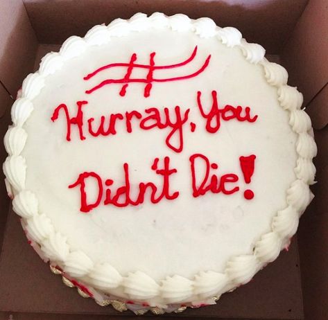 This cake, which has a strange way of wishing you happy birthday: 15 Brutally Savage Cakes That Will Seriously Hurt Your Feelings Goodbye Cake, Ugly Cakes, Wish You Happy Birthday, Cake Quotes, Cake Writing, Funny Birthday Cakes, Pretty Birthday Cakes, Cute Birthday Cakes, Just Cakes