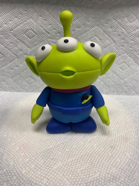 Alien, little green men, toy story, disney, fondant, cake topper, figurine Clay Characters Animation, Clay Ideas Disney, Toy Story Alien Cake, Alien Cake, Clay Disney, Clay Characters, Space Cake, Clay Monsters, Toy Story Cakes