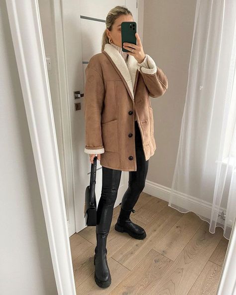 Oversized Shearling Jacket, Suede Shearling Jacket, Vintage Sheepskin Coat Outfit, Brown Shearling Coat Outfit, Suede Shearling Jacket Outfit, Tan Shearling Jacket Outfit, Beige Shearling Jacket Outfit, Sheepskin Coat Women, Vintage Shearling Jacket