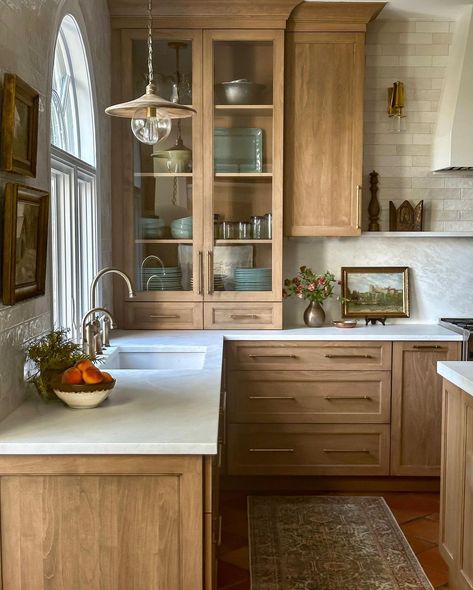 Kitchen design inspiration Wooden Shaker Cabinets, Wooden Cabinets White Countertop, Upper Cabinets To Countertop, Vedhamn Kitchen Ikea, Oak Cabinets White Countertops, Mixed Cabinets Kitchen, Countertop Cabinets Kitchen, Cabinet On Countertop, Kitchen Dark Floors