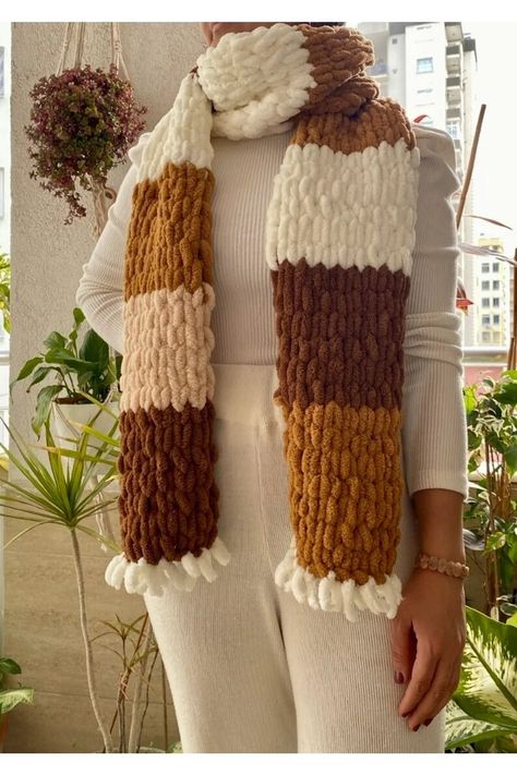 Cute Muffler, Knitting Plushies, Valentines Crochet Ideas, Puffy Scarf, Crochet Patchwork Cardigan, Cozy Crochet Blanket, Fluffy Scarf, Crochet Cardigan Tutorial, Puffy Blanket