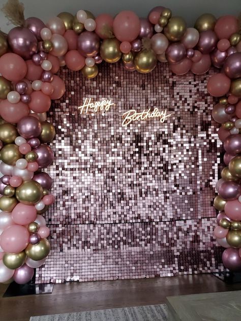 Not my picture! #backdrop #birthday # party #rose #gold #pink #balloons Gold Theme Birthday, Backdrop Panels, Shimmer Wall Backdrop, Gold Birthday Party Decorations, Sweet 16 Party Decorations, Pink And Gold Birthday Party, Pink Gold Birthday, 18th Birthday Decorations, Rose Gold Theme