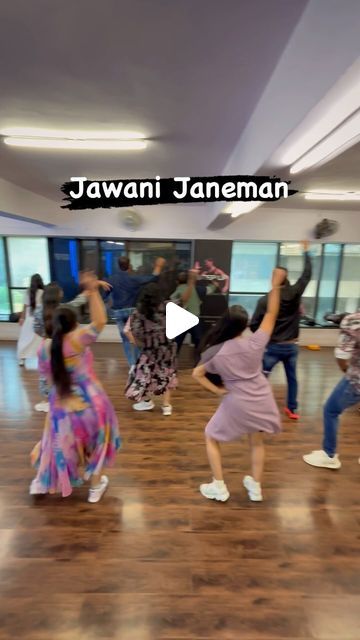 Trending Videos On Instagram, Simple Dance Steps, Dance Reels, Natural Face Lift, Simple Dance, Wedding Dance Songs, Wedding Dance Video, Step Up Dance, Bollywood Dance