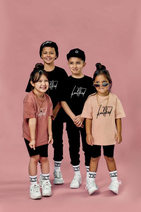 Family Streetwear, Kidswear Trends, Fashion Girl Design, Kids Streetwear, Fashion Drawing Dresses, Street Kids, Kids Photoshoot, Boys Wear, Trendy Kids