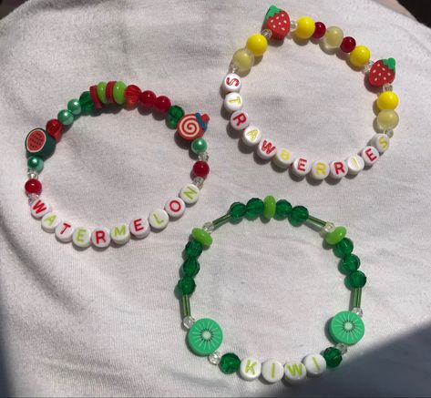 Kiwi Bracelet, Harry Styles Bracelets, Harry Styles Jewelry, Diy Kandi Bracelets, Pony Bead Bracelets, Sugar Beads, Cute Friendship Bracelets, Diy Bracelets Tutorials, Beads Craft Jewelry