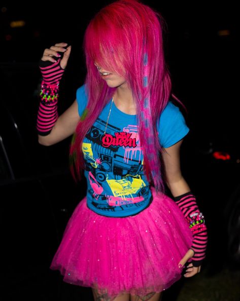 Scene Queen MySpace 2000’s scene hair scenecore scene fashion rawrxd Scene Queen Myspace, Scene Makeup Looks, Scene Fashion 2000s, Scene Queen Outfit, Scene Kid Fashion, Myspace Scene, Scene Emo Fashion, Scene King, Scene Kandi