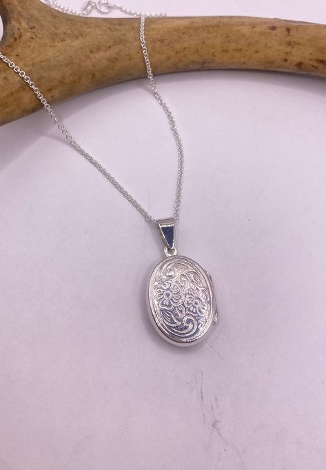 "Vintage oval locket  925 sterling silver  About 3/4 an inch long without bale.  on a 925 sterling silver chain 16, 18 ,20, 22\" or 24\" Lovely etched design Can hold tiny sized photo. Laminate photo before inserting for longevity  Thank you for supporting a small veteran owned business! All jewelry is shipped free within the US in a stylish gift box" Silver Locket Necklace Aesthetic, Silver Locket Necklace Vintage, Small Silver Locket, Silver Vintage Jewelry, Locket Necklace Silver, Oval Locket Necklace, Vintage Silver Necklace, Silver Locket Necklace, Vintage Silver Jewelry