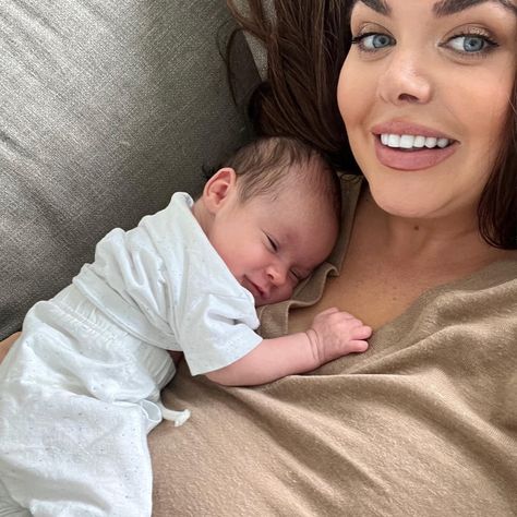 Gogglebox star Scarlett Moffatt has shared a super sweet snap of her baby son, Jude, as she proudly told fans she was celebrating five weeks of being a 'mammy' today Scarlett Moffatt, Sweet Snap, Super Sweet, Celebrity News, Celebrities