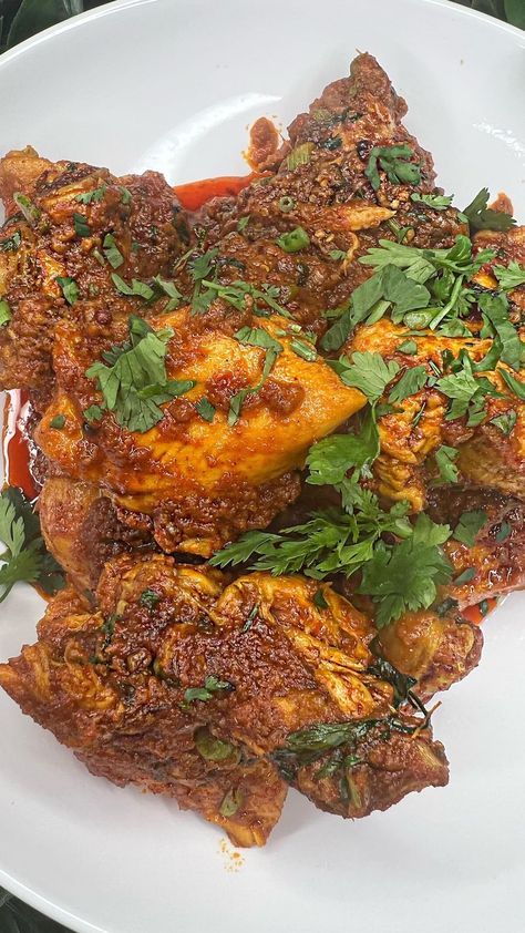 Chicken Bhuna Recipe https://fooooods.com/chicken-bhuna-reznacooks Chicken Bhuna Recipe, Asian Curry, Chicken Bhuna, Bone In Chicken, Chicken Pieces, Hot Chicken, The Sauce, Chilli Powder, Curry Powder