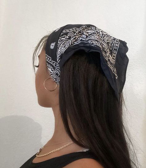 #instagram #headband #headscarf #headscarfstyles #style #styleinspiration #aesthetic #fashion #bandana #summerstyle# #summeroutfit Bandana As Accessory, Head Bandana Styles, Black Bandana Hairstyle, Headband Aesthetic 90s, Black Bandana Outfit, 90s Bandana Hairstyles, Bandana Outfit Aesthetic, 80s Bandana, Bandana Aesthetic