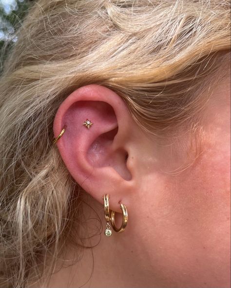 My ear ate this uppp ngl #aesthetic #piercing Simple Gold Piercings, Flat And Cartilage Piercing, Earscapes Simple, Eat Piercings Silver, Cartilage Piercing Aesthetic, Ear Flat Piercing Ideas, Forward Helix And Flat Piercing, Ear Piercings Mixed Metal, 3 Holes Ear Piercing