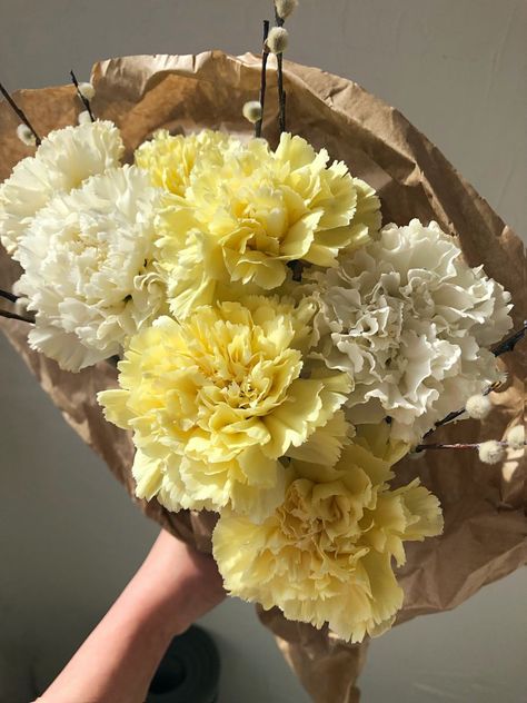 Yellow Bouquet Flowers, White Carnation Bouquet, Yellow Carnations, Carnation Bouquet, Yellow Peonies, Yellow Bouquets, Boquette Flowers, Cut Flower Garden, Nothing But Flowers