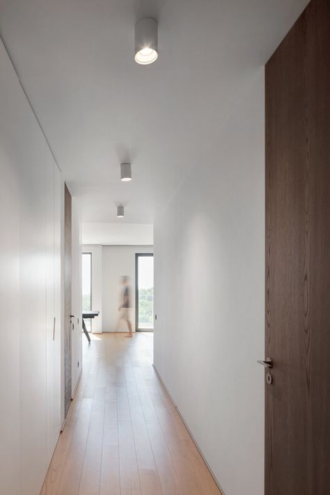 Residential photography | ArchDaily, page 2 Vstupná Hala, Light Wooden Floor, Corridor Design, Flooring Inspiration, Wooden Floors, 아파트 인테리어, Minimal Home, Hus Inspiration, House Flooring