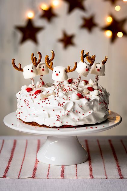 Christmas Baking Recipes Easy, Christmas Baking Easy, Winter Torte, Christmas Cakes Easy, Reindeer Decoration, Marshmallow Frosting, Christmas Baking Recipes, Christmas Cake Designs, Recipes Baking