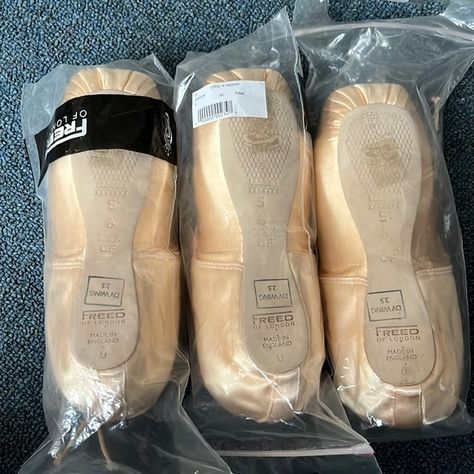 3 BRAND NEW, never worn freed pointe shoes!! London Shoes, Pointe Shoes, London England, Shoe Brands, Ballet, London, Brand New, Plus Fashion, Closet