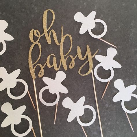 Cricut Centerpiece Ideas, Baby Shower Cricut Ideas, Cricut Baby Shower Decorations, Cricut Baby Shower Ideas, Cricut Party Decorations, Baby Shower Cricut, Baby Cadeau, Cricut Baby Shower, Cupcakes Baby Shower