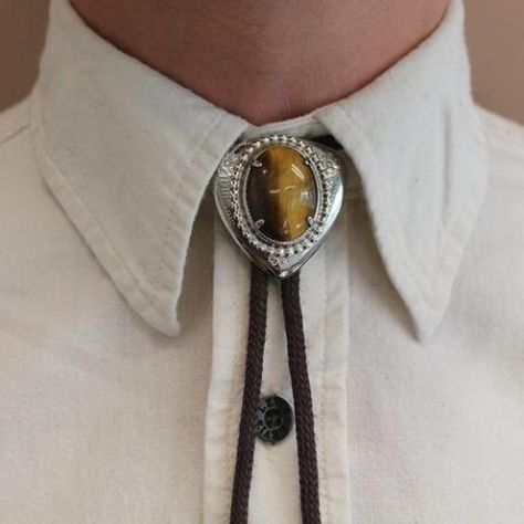 Skull Bolo Tie, Western Bolo Ties Men, Western Bow Tie, Bolo Tie Aesthetic, Bolo Tie Men Outfit, Bolo Tie Groom, Bolo Tie Suit, Bolo Tie Outfit, Bolo Tie Women