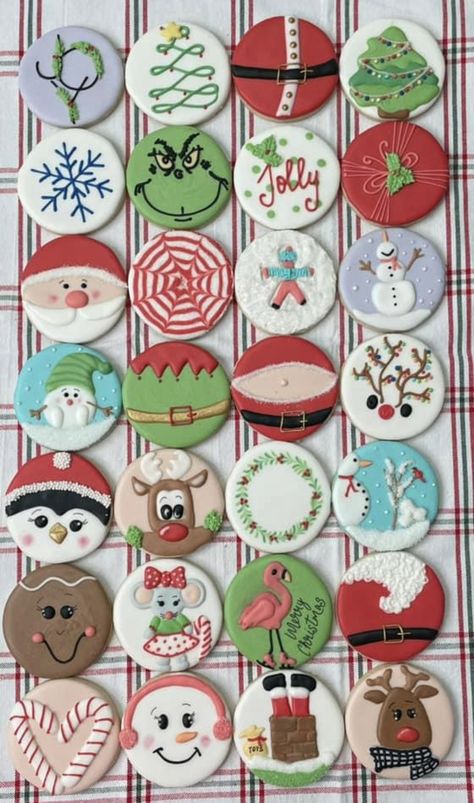 Decorating Round Sugar Cookies For Christmas, Christmas Cookies Circle Decorated, Circle Gingerbread Cookies Decorated, Round Santa Cookies, Circular Christmas Cookies, Circle Christmas Sugar Cookie Designs, Round Sugar Cookies Christmas, Circle Royal Icing Cookies Christmas, Christmas Ball Cookies Decorated