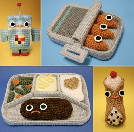 Loving the sad steak, the happy cannoli and the complete indifference of the sardines - spot on! Lunch Tray, Knit Ideas, Food Lunch, Knit Art, Food Patterns, Crochet Food, Knitted Wit, Play Food, Plastic Canvas Patterns