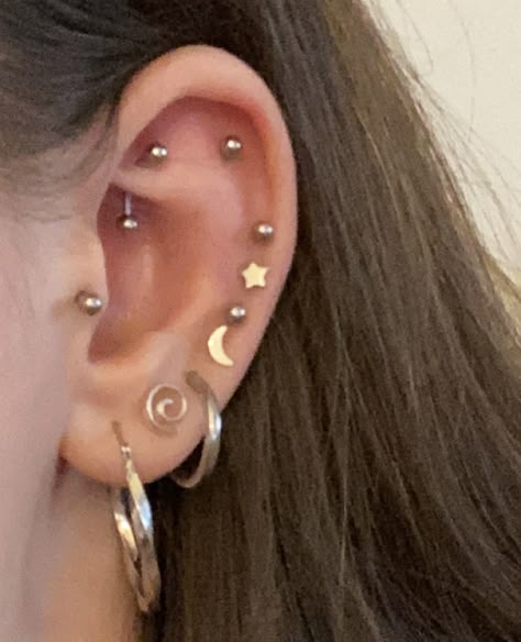 Earring Placement Ideas, Earring Placement, Nose Piercing Ideas, Types Of Ear Piercings, Piercing Inspo, Cool Ear Piercings, Pretty Ear Piercings, Cool Piercings, Cute Piercings