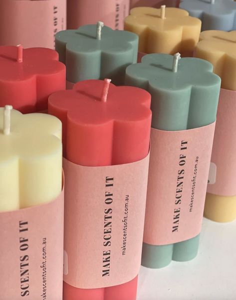 Preppy Candles, Daisy Candle, Unique Candle Molds, Pastel Candles, Colourful Candles, Candle Box Packaging, Pretty Candles, Candle Making Recipes, White Candle Holders