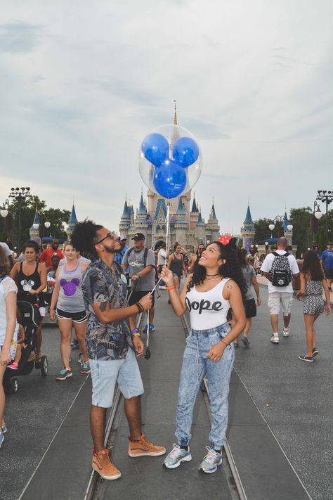 Disney Balloon Gender Reveal, Gender Reveal Disneyland, Gender Reveal At Disney World, Disneyland Gender Reveal, Disney World Gender Reveal, Disney Gender Reveal Ideas, Disney World Pregnancy Announcement, Gender Reveal Disney, Disney Pregnancy Reveal