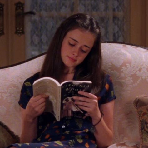 11 Times Rory Gilmore Was The Voice Of Bookworms Everywhere On 'Gilmore Girls' Reading A Book, Gilmore Girls, A Book, A Woman, Reading, Books