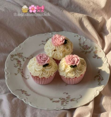 Food Bakery, Pretty Dessert, Cute Baking, Pink Foods, Pretty Birthday Cakes, Kawaii Food, Cute Desserts, Pretty Cakes, Cute Cakes