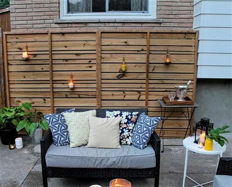 25 Cheap DIY Outdoor Privacy Screen Ideas - Suite 101 Campsite Privacy Ideas, Privacy Slat Wall, Diy Outdoor Privacy Wall, Free Standing Privacy Screen, Diy Outdoor Privacy Screen, Privacy Wall Outdoor, Slat Wall Diy, Outdoor Privacy Screen Ideas, Diy Outdoor Privacy