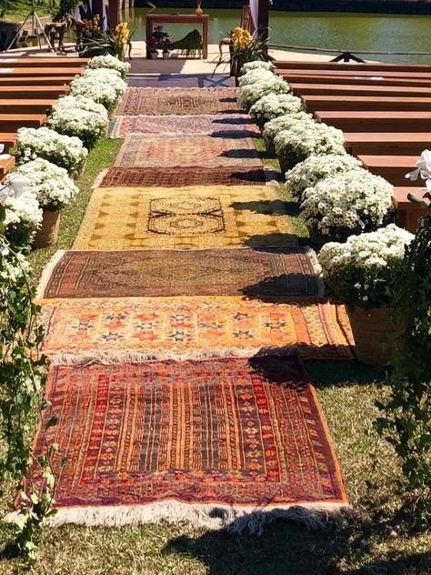 Boho Outdoor Ceremony, Boho Outdoor Wedding Ideas, Boho Wedding Cheap, Bohemian Summer Wedding, Low Budget Boho Wedding, Boho Wedding Rugs, Wedding Aisle With Rugs, Vintage Wedding Alter, Thrift Store Wedding Ideas