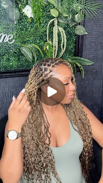 Kyra Knox | Lifestyle Influencer on Instagram: "IT’S HAIR DAY✨💆🏾‍♀️ and yall already know I had to take yall along because this is my very first time ever getting colored braids…yall know I’m typically a jet black or 1B girls, so this is wayyyy out of my comfort zone BUT it’s just hair right😉 despite my reactions about the color, I ended up loving it! I feel like the blonde is “just right” and compliments my skin tone pretty well…what do yall think?!👀  ✨HAIR DETAILS✨ Where: The Luxe Experience  What I asked for: Smedium Waist Length Boho Knotless with the ends braided and dipped (for that crinkle/wavy effect) Hair Color: Outre Xpression M4/27/30/413 Curly Hair: 100% Human Hair in 27  PS- now that my “delivery braids” are in I feel like a huge weight is lifted off my shoulders haha bc t 4 27 30 Knotless Braids, Brown Blonde Boho Knotless Braids, 4 27 30 Braids, 27 Boho Knotless Braids, Braid Color Combos Ideas For Black Women, Blonde Mix Boho Knotless Braids, Color 27 Boho Knotless Braids, Boho Blonde Knotless Braids, Smedium Knotless With Curled Ends