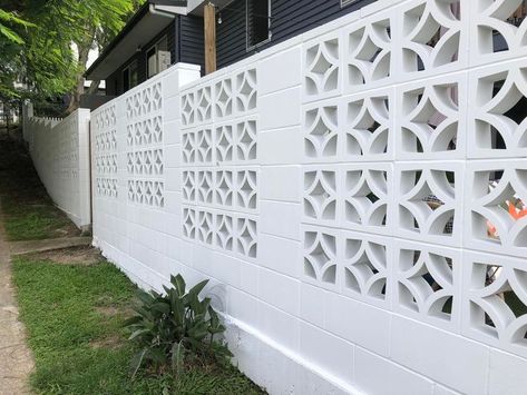 Mid Century Landscape, Breeze Block Wall, Moore House, Apartment Exterior, Privacy Fence Designs, Breeze Blocks, Front Fence, Australian Garden, Privacy Walls