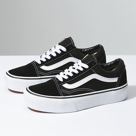 Old Skool Platform Old Skool Platform, Platform Vans, Tenis Vans, Sneaker Outfits, Sneakers Fashion Outfits, Black And White Shoes, White Vans, Popular Shoes, Black Vans