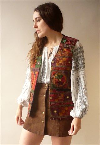 60s Vest Outfit, 1970s Vest Outfit, Vest Boho Outfit, Vintage Waistcoat Woman, Vest Outfits For Women Vintage, Floral Waistcoat Outfit, Embroidered Vest Outfits For Women, Vintage Waistcoat Outfit, 70s Waistcoat Outfit