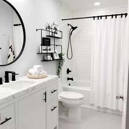 Aesthetic Home Decor Ideas, Condo Bathroom, Gray And White Bathroom, Black Bathroom Decor, Black White Bathrooms, Bathroom Design Black, White Bathroom Decor, Aesthetic Home Decor, Restroom Decor