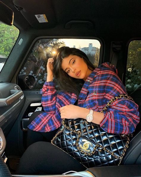 Baggy Flannel Outfit, Kylie Jenner Photoshoot, Looks Kylie Jenner, Kylie Baby, Estilo Kylie Jenner, Very Important Person, Kyle Jenner, Mode Grunge, Kylie Lip Kit