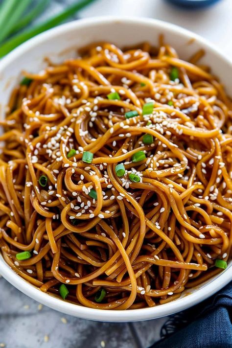 Skip the Japanese steakhouse and make these tasty hibachi noodles at home! They're quick, easy, and packed with delicious flavor. Hibachi Noodles, Japanese Noodle Dish, Chinese Noodle Recipes, Hibachi Chicken, Japanese Steakhouse, Asian Noodle Recipes, Noodle Recipes Easy, Dinner Recipes Crockpot, Noodle Dishes