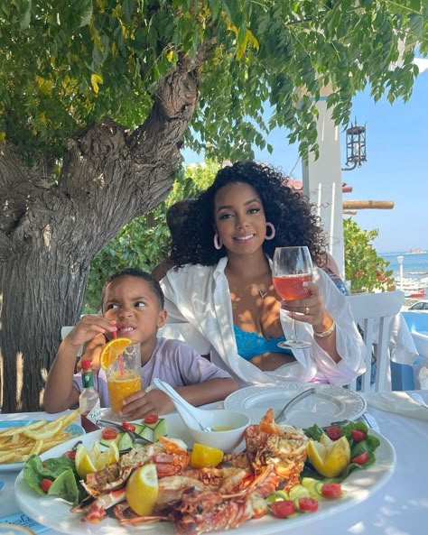 Mommy And Son Travel, Mommy And Son Vacation, Mom And Daughter Traveling, Mom And Son Vacation, Black Motherhood Aesthetic, Black Motherhood, Mommy And Baby Pictures, Mommy Moments, Moms Goals