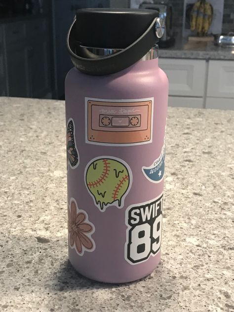 hydroflask stickers #hydroflask #aesthetic Water Bottle Stickers Aesthetic, Jug Aesthetic, Hydroflask Aesthetic, Hydro Jug, Water Bottle Art, Y2k Girl, Stickers Aesthetic, Girl Pfp, 10th Grade