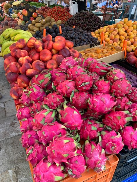 Farmers market food fruit healthy aesthetic summer vibe vacation Europe Summer Farmers Market Aesthetic, Gold Silver Makeup, Farmers Market Food, Candle Affirmation, Farmers Market Aesthetic, Cottagecore Lifestyle, Coffee Frappe, Relaxing Candle, Girl Best Friends