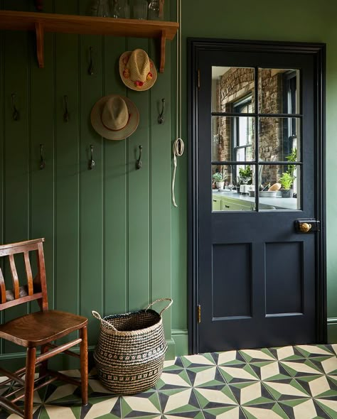 Calke Green, Deco Champetre, Quirky Home, Victorian Kitchen, Encaustic Tile, Green Room, Boot Room, Hus Inspiration, Green Tile