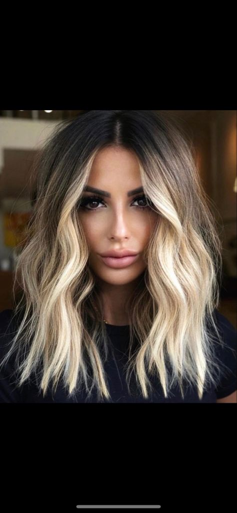 Brown Roots Blonde Hair Medium Length, Blonde Balayage Medium Hair Mid Length, Dark Brown Roots With Blonde Balayage, Hi Contrast Balayage, Color Melt Brown To Blonde, Balayage Hair Shadow Root, Shadow Root Blonde Balayage Fall, Fall Blonde Hair Color Root Melt, Blonde Balayage Fall 2023