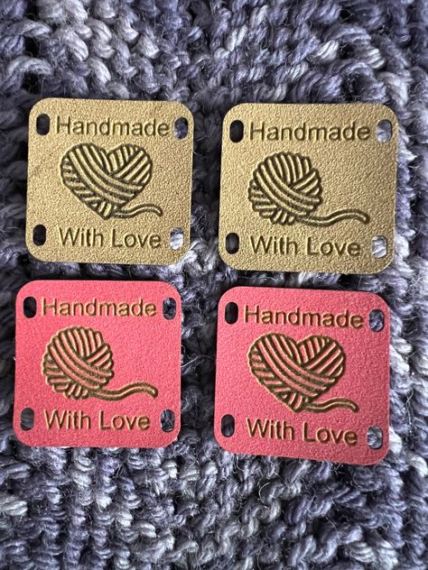 Finish your handmade projects in style, with these lasered handmade with love tags. A variety of colours to choose from, or why not have a mixed bag. PRODUCT DETAILS Shape: Square Size: 30mm x 30mm Sew Holes: 4 Holes Material: High Quality Faux Suede Pattern available: Round ball of wool, Heart shaped ball of wool Colour available: Rose Red, Brown, Mixed bag Packaging: Organza drawstring bag ABOUT US * We are a small family run business * We laser engrave and cut all of our products using an industry leading laser engraving machine. The results are quite stunning. * We design and hand print each product ourselves from our home. SHIPPING * All orders get sent out daily via Royal Mail. EXTRA INFORMATION Please note, due to the nature of the faux leather plus the fact that our labels are lase Wool Packaging, Penny Coin, Wooden Tags, Leather Label, Custom Tags, Personalized Leather, Sew On, Craft Items, Handmade Crafts