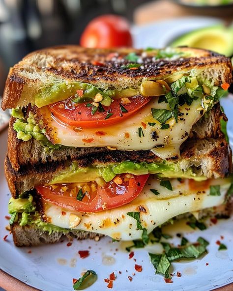 Grilled Mozzarella Sandwiches, Cheese And Tomato Sandwich, Tomato Grilled Cheese, Mozzarella And Tomato, Avocado And Tomato, Healthy Fast Food, Best Inventions Ever, Tomato Season, Healthy Food Dishes