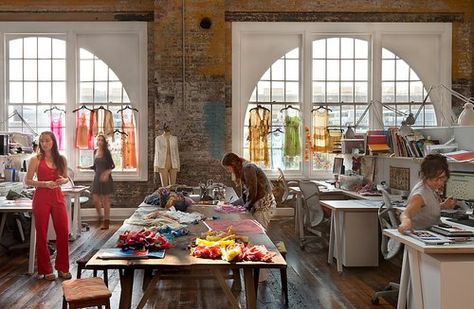 free people store - Google Search Fashion Design Studio Workspaces, Urban Outfitters Office, Design Studio Space, Workspace Ideas, Workspace Studio, Design Studio Workspace, Design Studio Office, Fashion Designer Studio, Cool Office Space