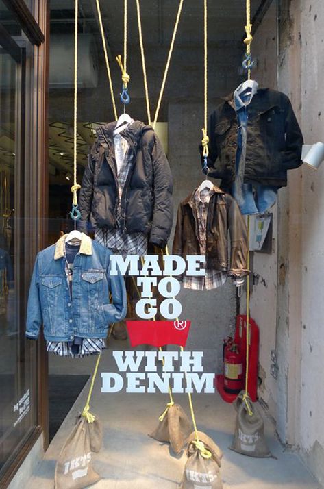 25 Cool And Creative Store's Window Display Ideas | Home Design And Interior Clothing Store Racks, Clothing Store Window Displays, Denim Window Display, Denim Display, Window Display Ideas, Boutique Store Displays, Fashion Window Display, Vitrine Design, Window Display Retail