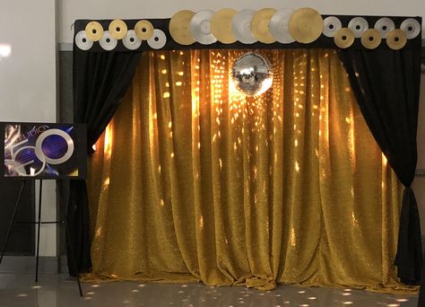 Disco photo background Retro Stage Decoration, Backdrops Ideas, Diy Retro, Party Backdrops, Stage Decoration, Photo Backdrops, Retro Background, 70s Disco, Retro Party