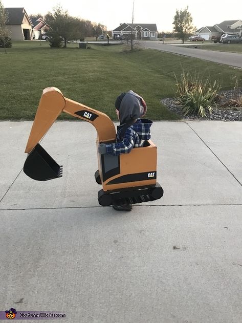 Toddler Excavator Costume, Construction Truck Costume Diy, Adult Construction Costume, Bulldozer Halloween Costume, Backhoe Costume Diy, Diy Digger Costume, Construction Truck Costume, Two Year Old Costume, Three Year Old Boy Halloween Costumes